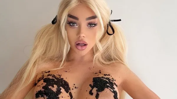 Колишня Вербіча – у чорній білизні спокусила апетитною фігурою, від якої неможливо відвести очей