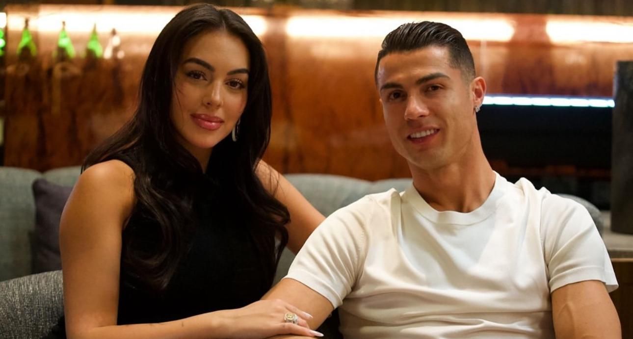 Родригес похвасталась 30-каратным бриллиантом от Роналду – пара сияет счастьем на борту самолета