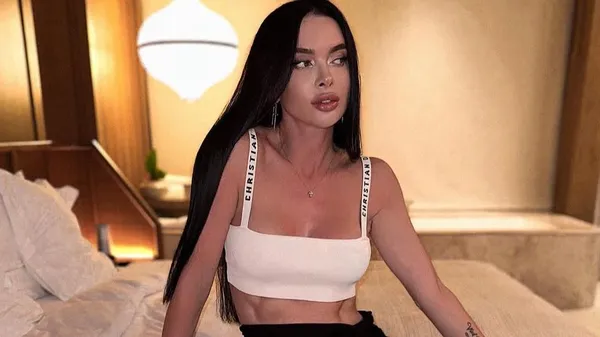 Бездоганна й дика – колишня Кравця у сукні, яка створена для спокуси