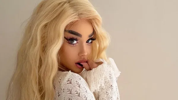 Бывшая Вербича – полностью голая в красном: только белье и соблазн на максимум