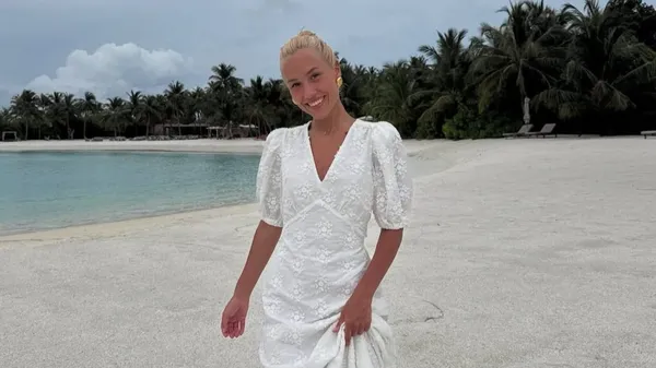 Муза Бражка заполонила Инстаграм – от пляжного соблазна до теплых объятий сына