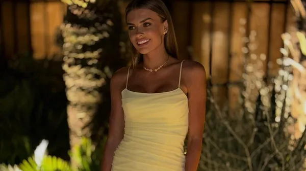 Жена Зинченко с девочками ищут футболиста на матче в Лондоне – невероятная красота затмевает игру