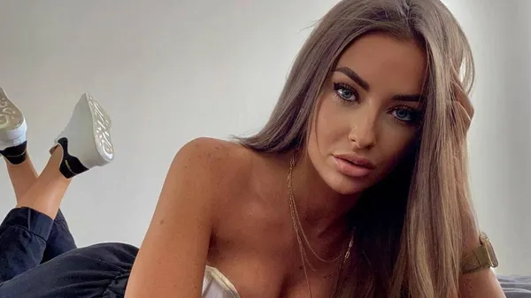 Обольстительная брюнетка выходит замуж за чемпиона мира 2024 по хоккею: безумный девичник – было мокро