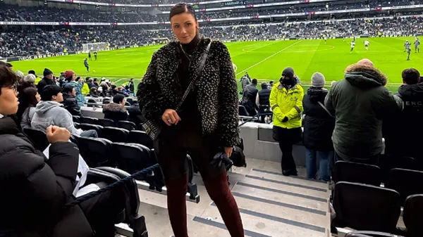 Пишнотіла фанатка Польщі без сорому засвітила максимум: фотосесія мала бути зовсім іншою