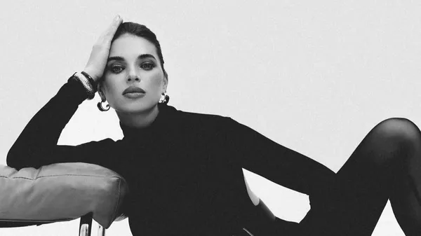 Возлюбленная Усика засветила одну из своих элитных сумочек – настоящая роскошь