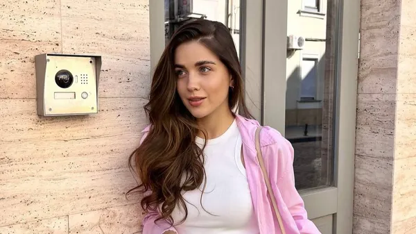 Безмежно вродлива пасія Габелка завойовує сторонню увагу чарівним амплуа – еталон стриманої розкоші