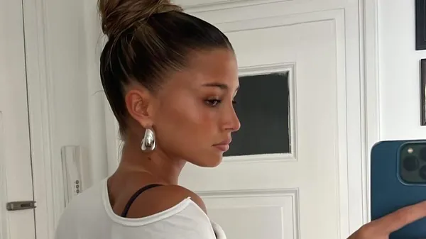 Хавбек Баварії закохався в зіркову доньку легенди клубу – таємні стосунки розкрили, хоч їй лише 17