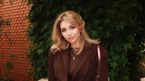 Обраниця Климчука вразила сонячним селфі – незрівнянна природна краса