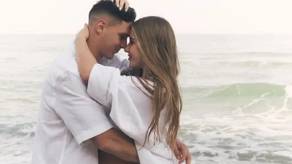 Судаков довел жену до слез романтическим сюрпризом: растопил ее сердце после длительного расставания