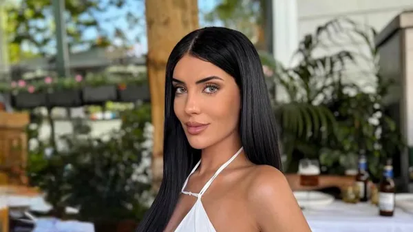 Жаркие кадры девушки Винисиуса из бассейна взорвали Инстаграм – настоящая богиня неописуемого соблазна