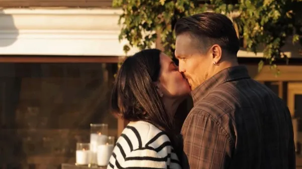 Зворушливо до мурах: Усик не натішиться сімейним щастям – донечка росте буквально на руках боксера