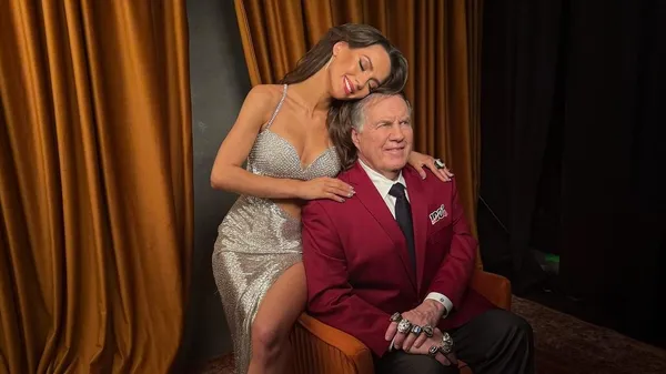 Легендарний тренер заручився з розкішною чирлідеркою: він міг би бути її дідусем – 49 років різниці