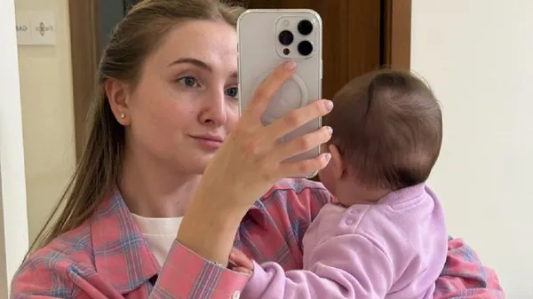 Дочь Миколенко как крошечка на фоне огромного пса: он не в восторге – эпическое фото