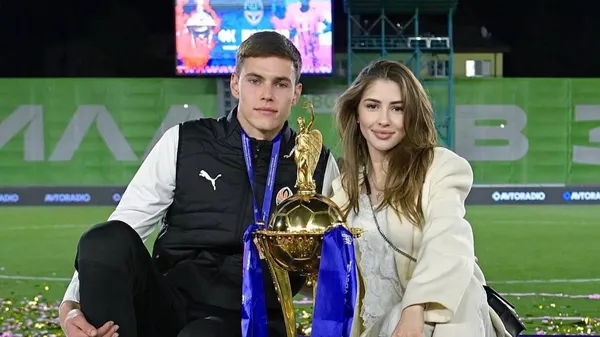 Миг счастья: романтика Твардовского с возлюбленной умиляет сеть