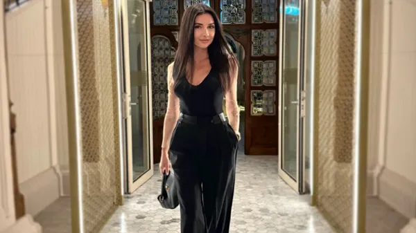 Муза екс-гравця збірної України "роздягла" погляди всіх навколо: за такий образ варто дати премію