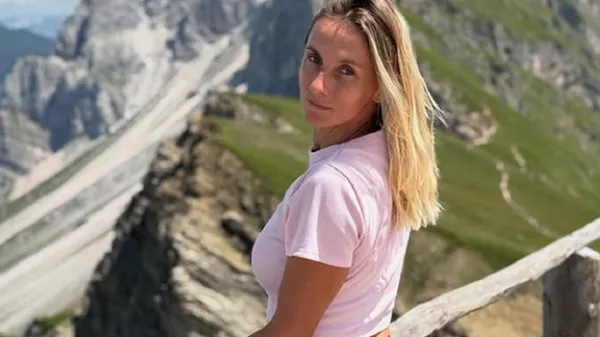 Цуренко блищить на відпочинку: у купальнику зводить вболівальників з розуму