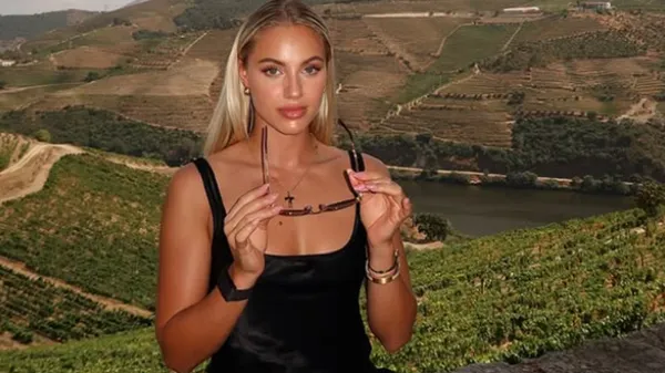 Найкрасивіша футболістка світу грає спокусливим тілом до вогню в очах – гаряча пристрасть