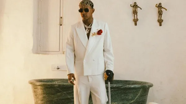 Ямал показав свою значно старшу дівчину – має карликовий зріст і шалену популярність