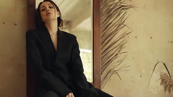 Дружина Піхальонка розтопила серця перехожих: ефектна й елегантна до останньої деталі