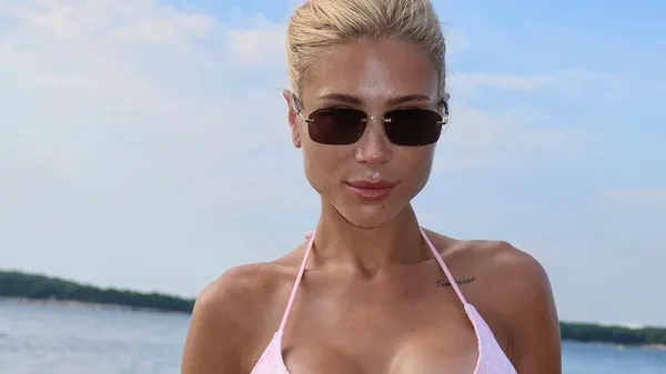 Жаркая Конопля вызвала пожар адским амплуа – обольстительна, как никогда