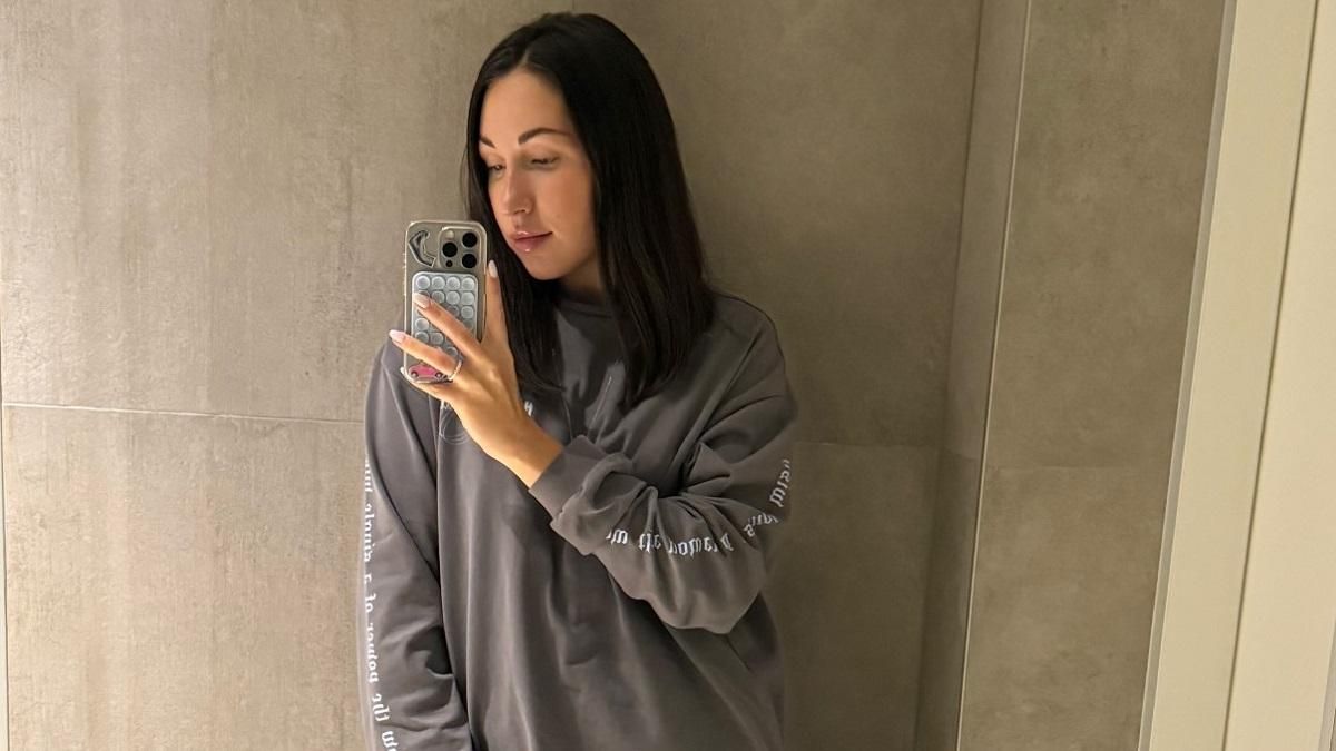 Поки Довбик вирішує, де гратиме, його муза втекла в далекі краї: "Так холодно, що хочу купити шубу"