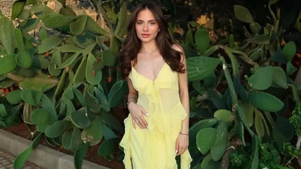 Партнерка зірки Шахтаря показала вибухову грацію в басейні: спокусливий релакс у повній красі