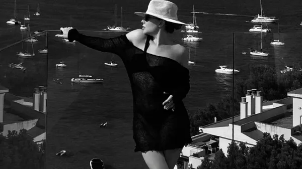 Муза екс-голкіпера Олександрії дурманить погляди вишуканим образом в столиці: фотодоказ