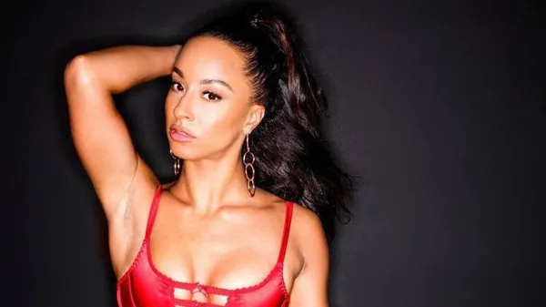 Экс-рекордсмен Арсенал признался в любви порнодиве, на которую променял семью – красотка хвастается размером