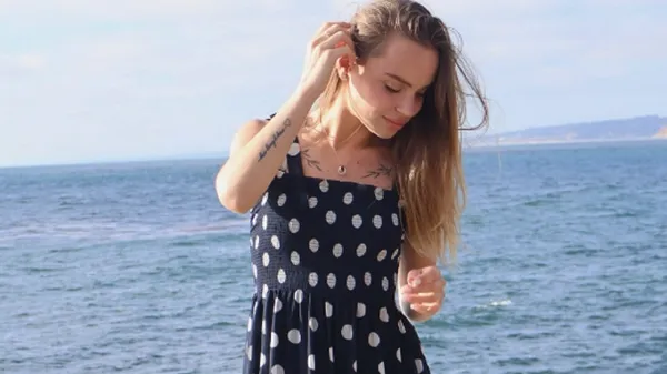 Избранница звезды сборной Украины устроила сказочную фотосессию с белым конем: сеть в восторге