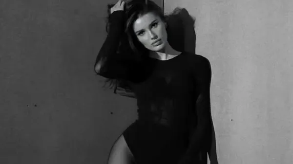 Пекуча дівчина Таловєрова затьмарила все своєю вибуховою привабливістю у спідній білизні