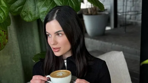 Муза Данченко очаровала сплошной изысканностью – пикантный акцент на платье уже покоряет сеть