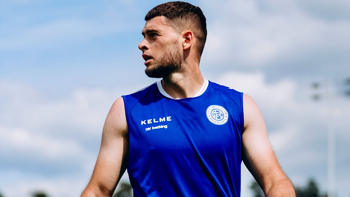 "Зайшов президент клубу, а партнер – повністю голий": футболіст УПЛ про Довбика і порвані бутси