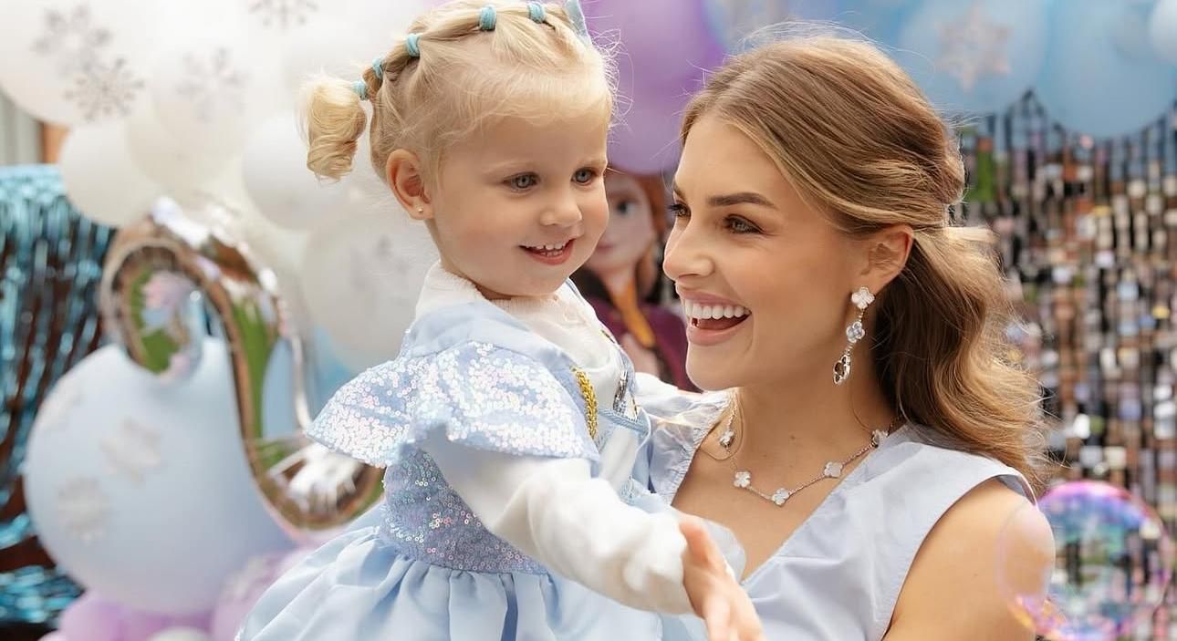 Две маленькие звездочки в дождевых облаках –дочери Зинченко растрогали нежными моментами