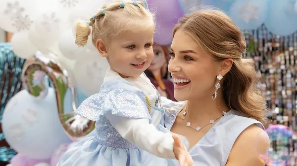 Две маленькие звездочки в дождевых облаках –дочери Зинченко растрогали нежными моментами