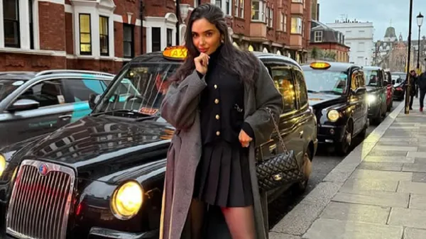 Спекотна дружина зірки Ман Сіті ефектно обійшлася без бюстгальтера і підкорила серця мільйонів