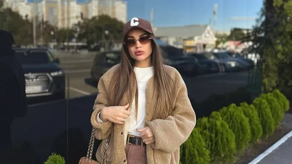 Кава, сонце й спокуса: Інстаграм вибухнув чарівною появою музи Кірюханцева