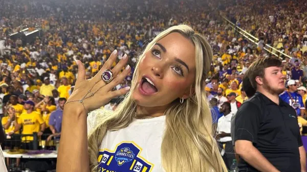 Американська гімнастка чарує позитивом – білявка не натішиться новими апартаментами на Мангеттені