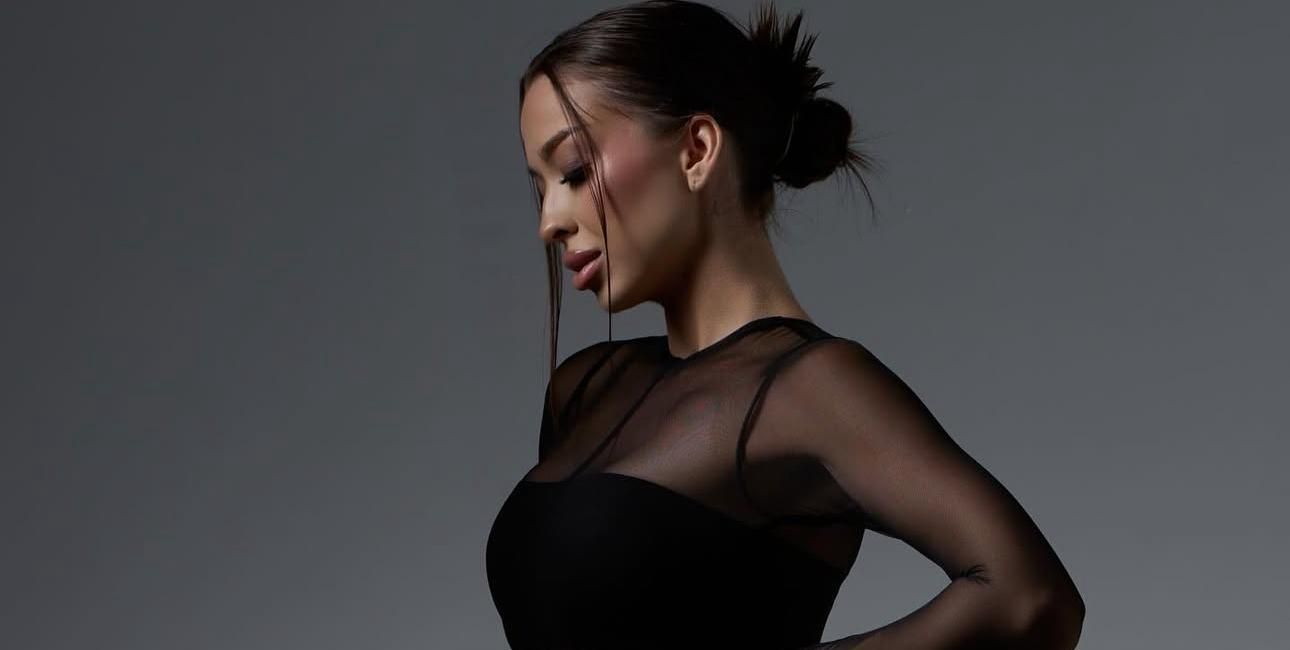 Показала сексі сідниці в рожевих шортиках – муза Касімова спокушає у спортзалі