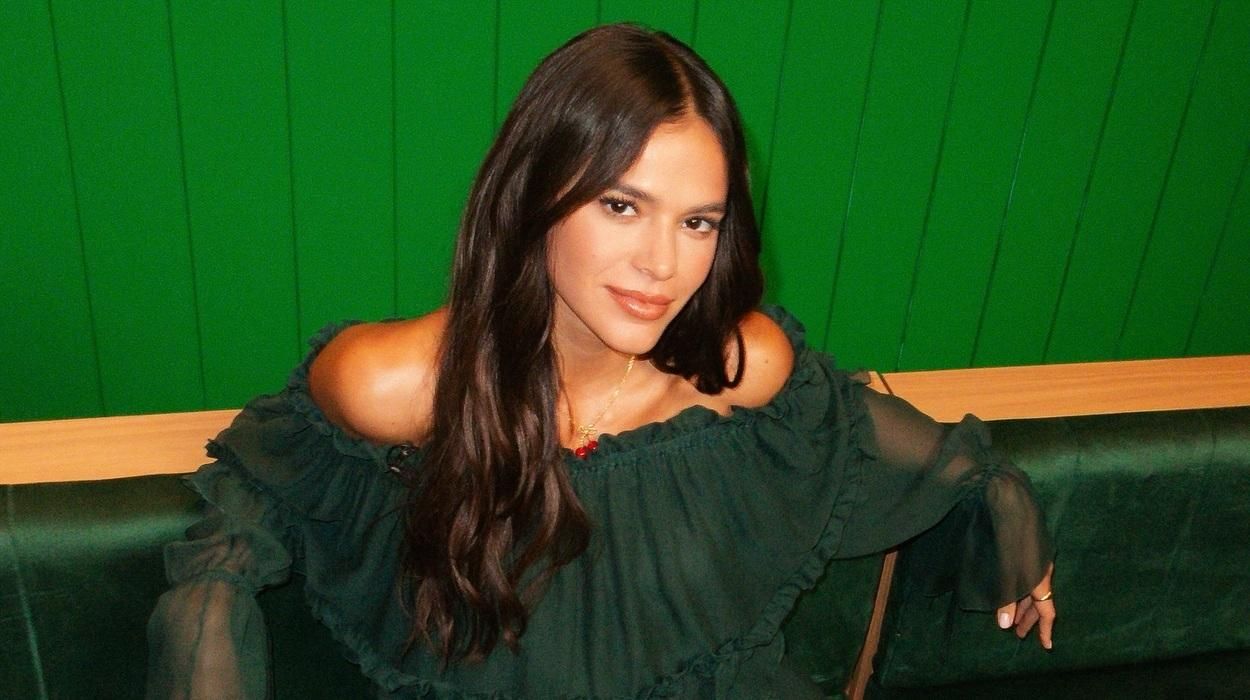 Бывшая Неймара смутила всех своими ягодицами – любит читать и загорать в откровенном бикини