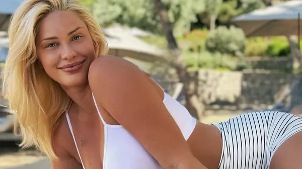 Зубкова – небезпечна спокуса у домашньому образі з прозорим натяком