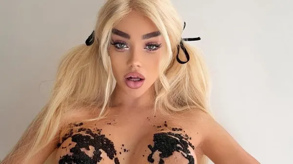 Сексуальная блондинка показала мокрые ягодицы – бывшая Вербича разделась до эротического соблазна