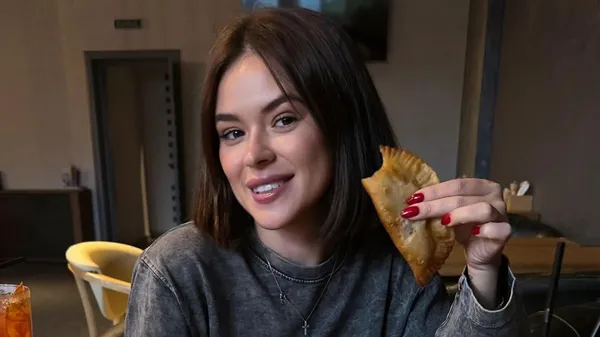 Дружина Луніна несподівано приїхала в Україну: небанальний вибір – футбольний клуб в її об'єктиві