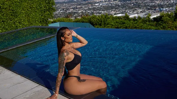 Наречена Вайлдера роздяглася по максимуму: провокація, від якої в голові паморочиться