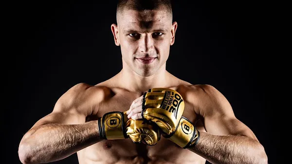 "З маленького міста легко піти у кримінал": боєць Гриценко про Bellator MMA і драми у клітці