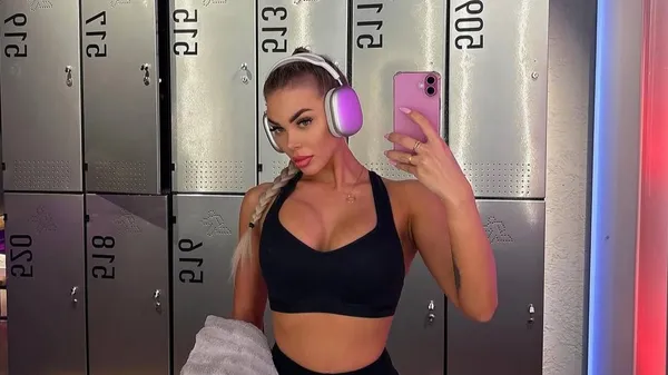 Гаряча дівчина Алефіренка шокувала соцмережі соковитими формами – неможливо відірвати погляд