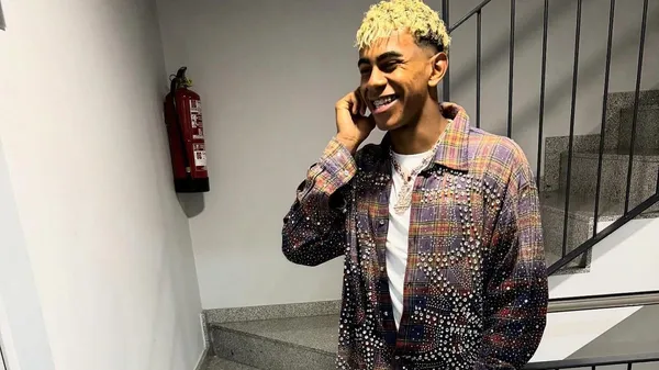 Ямал з брюнеткою попався в об'єктив папараці: демонструють всі пози – травма не завадила пристрасті