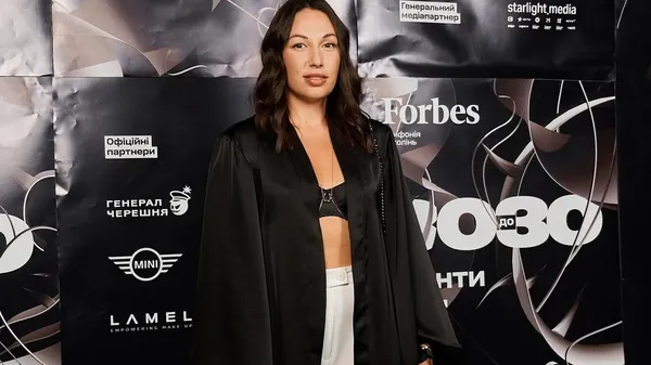 Кохана Довбика сяє у білому – її щастя надихає на перемоги