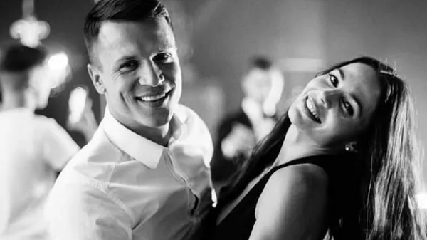 Дружина Коноплянки в день їх народження показала спекотні кадри: "Люблю ще більше"