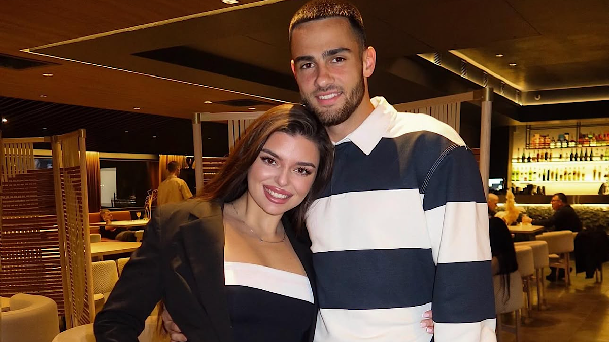 "Собачка Дінка виносила нам обручки": форвард Карпат познайомився зі своєю дружиною під псевдонімом