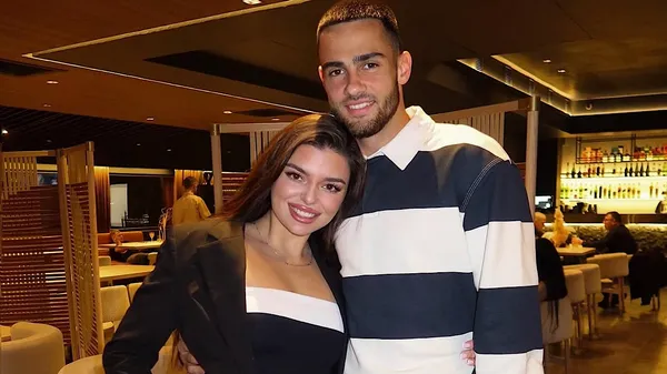 "Собачка Дінка виносила нам обручки": форвард Карпат познайомився зі своєю дружиною під псевдонімом